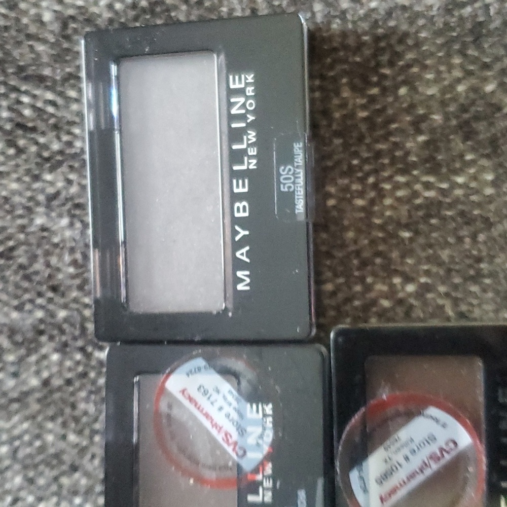16 Maybelline New York shades - Picture 4 of 4